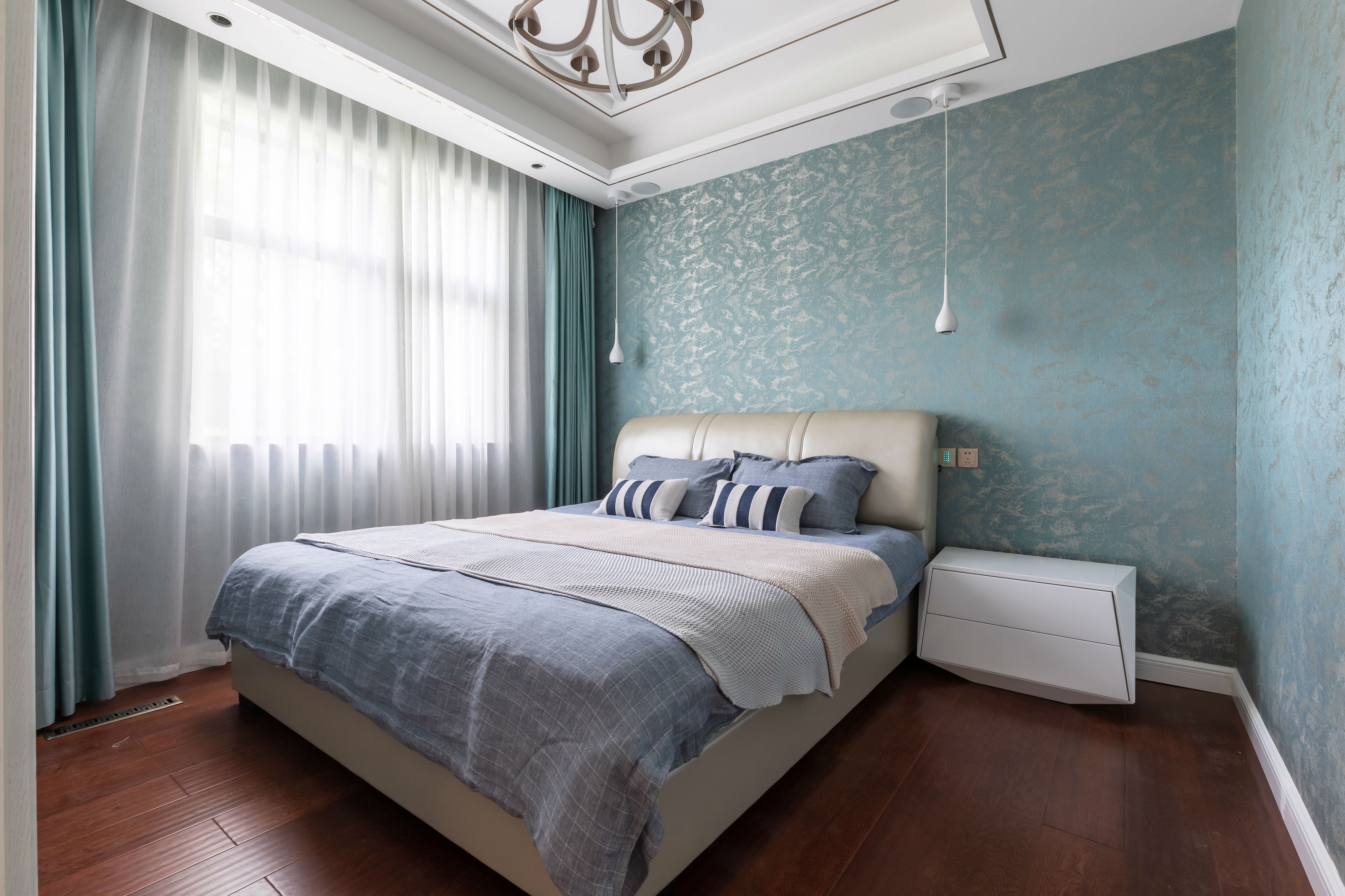 卧室窗帘5装修效果图精致70平混搭复式卧室装修美图混搭卧室设计图片赏析