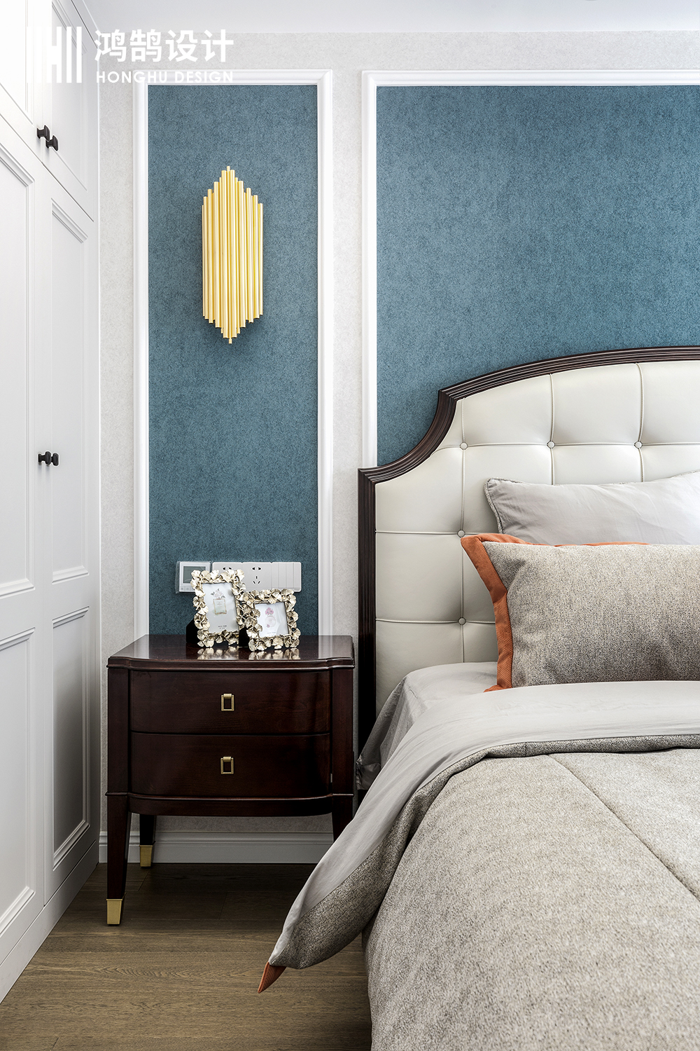 卧室床头柜1装修效果图明亮87平美式三居卧室实景图美式卧室设计图片赏析