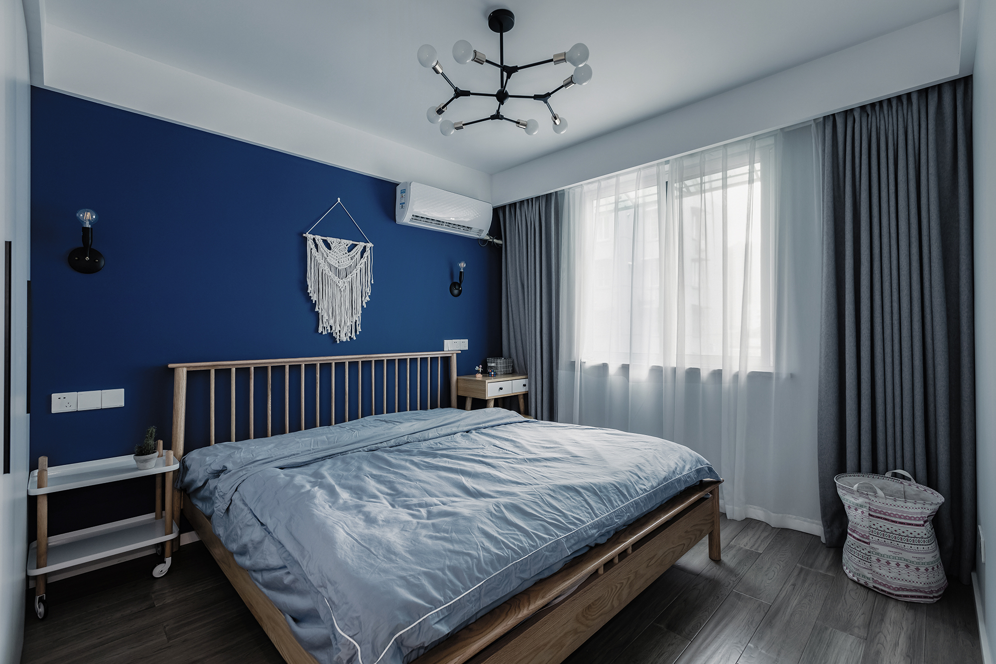 卧室窗帘装修效果图简洁27平简约小户型卧室美图现代简约卧室设计图片赏析