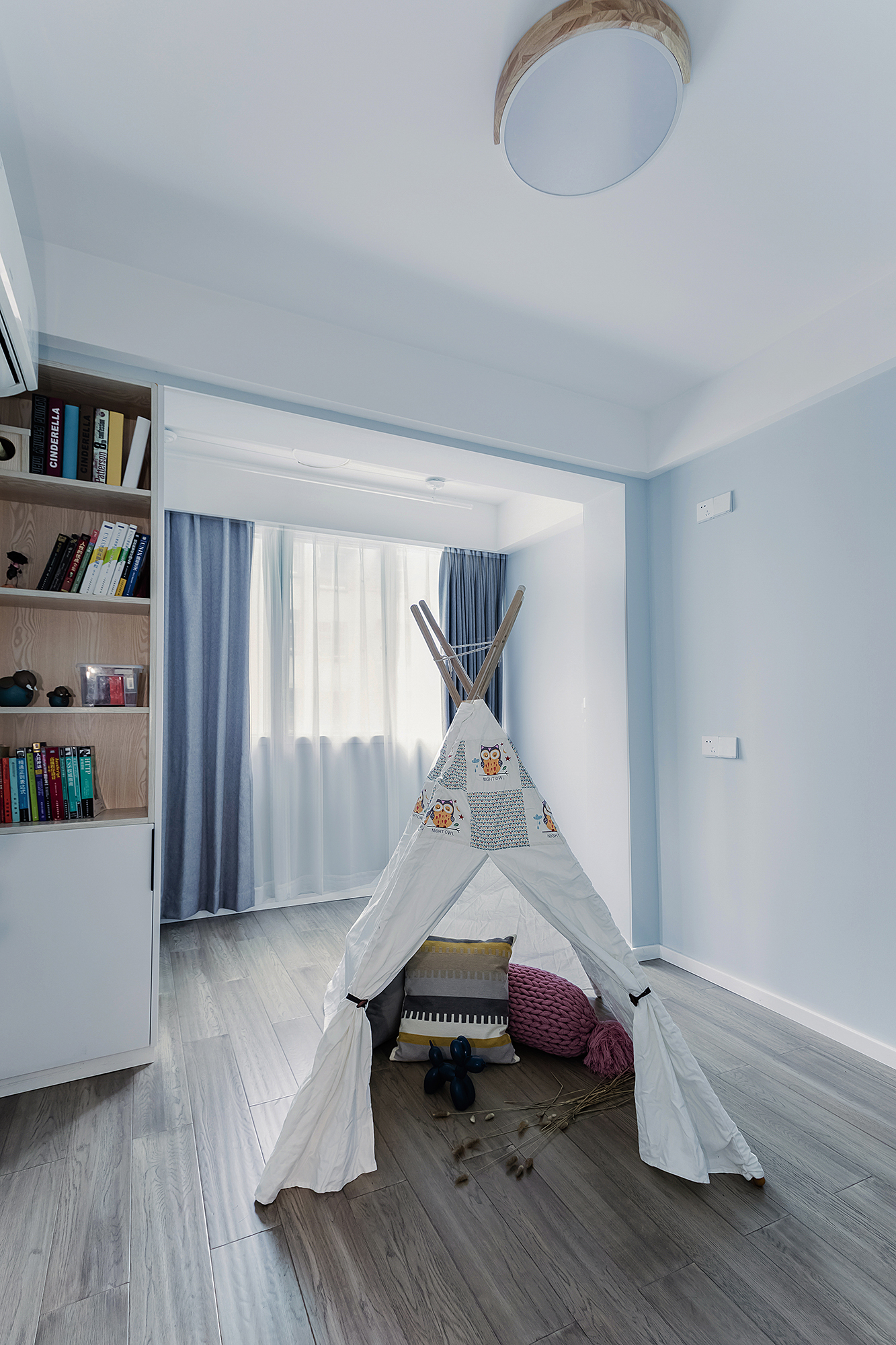 卧室木地板2装修效果图浪漫28平简约小户型儿童房布置现代简约卧室设计图片赏析