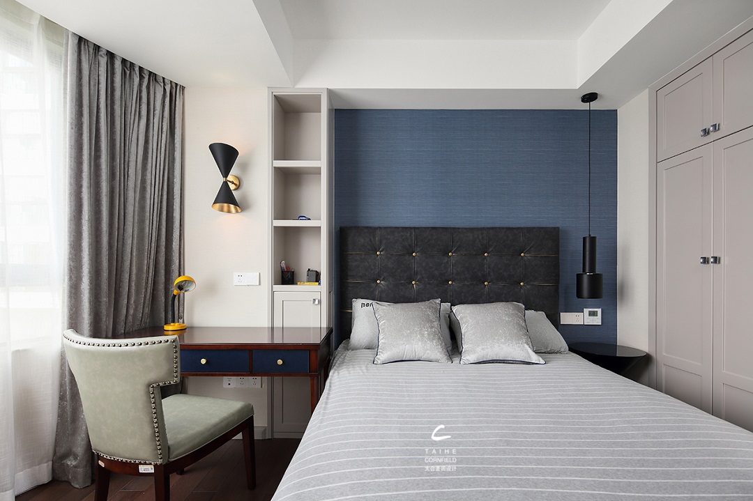 卧室床2装修效果图温馨明净的混搭风格主卧设计混搭卧室设计图片赏析
