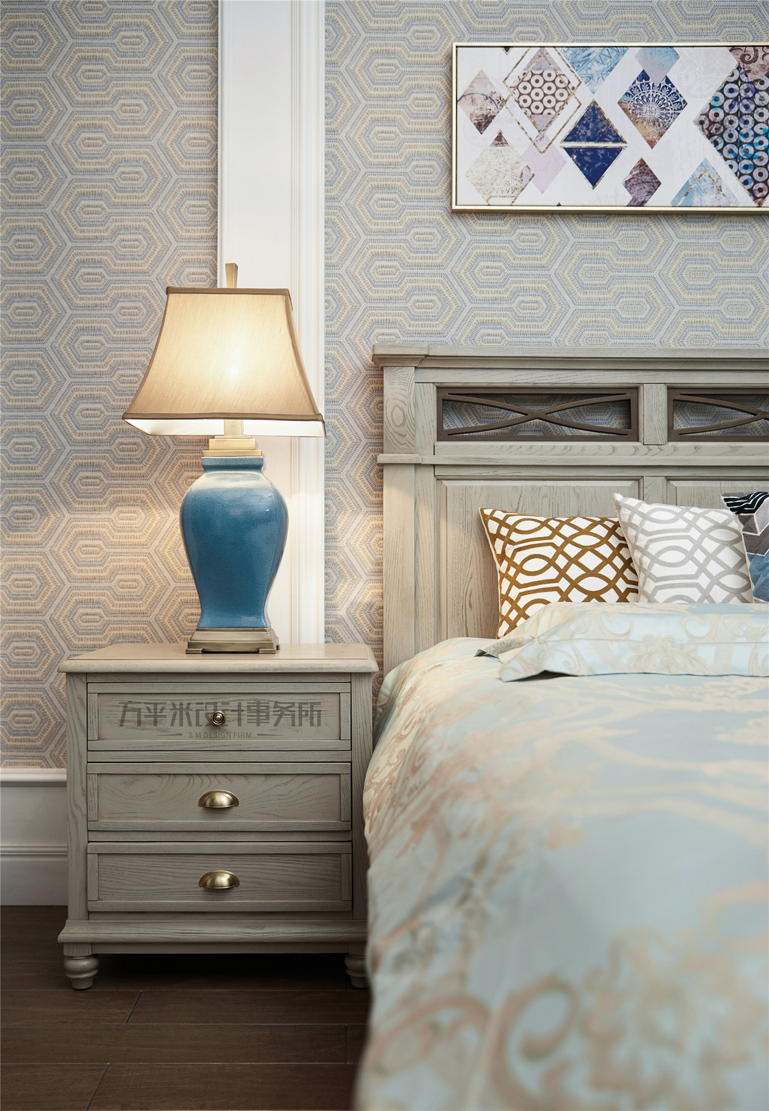 卧室床头柜3装修效果图平美式别墅卧室装修效果图美式卧室设计图片赏析