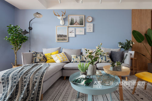 蓝色北欧极简客厅沙发装修效果图轻奢50平北欧二居客厅装修图片