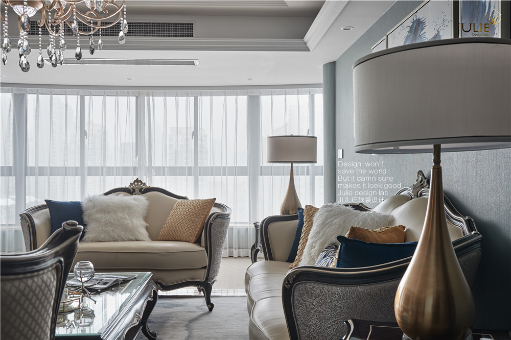 客厅沙发装修效果图轻奢104平新古典四居客厅美图美式经典客厅设计图片赏析