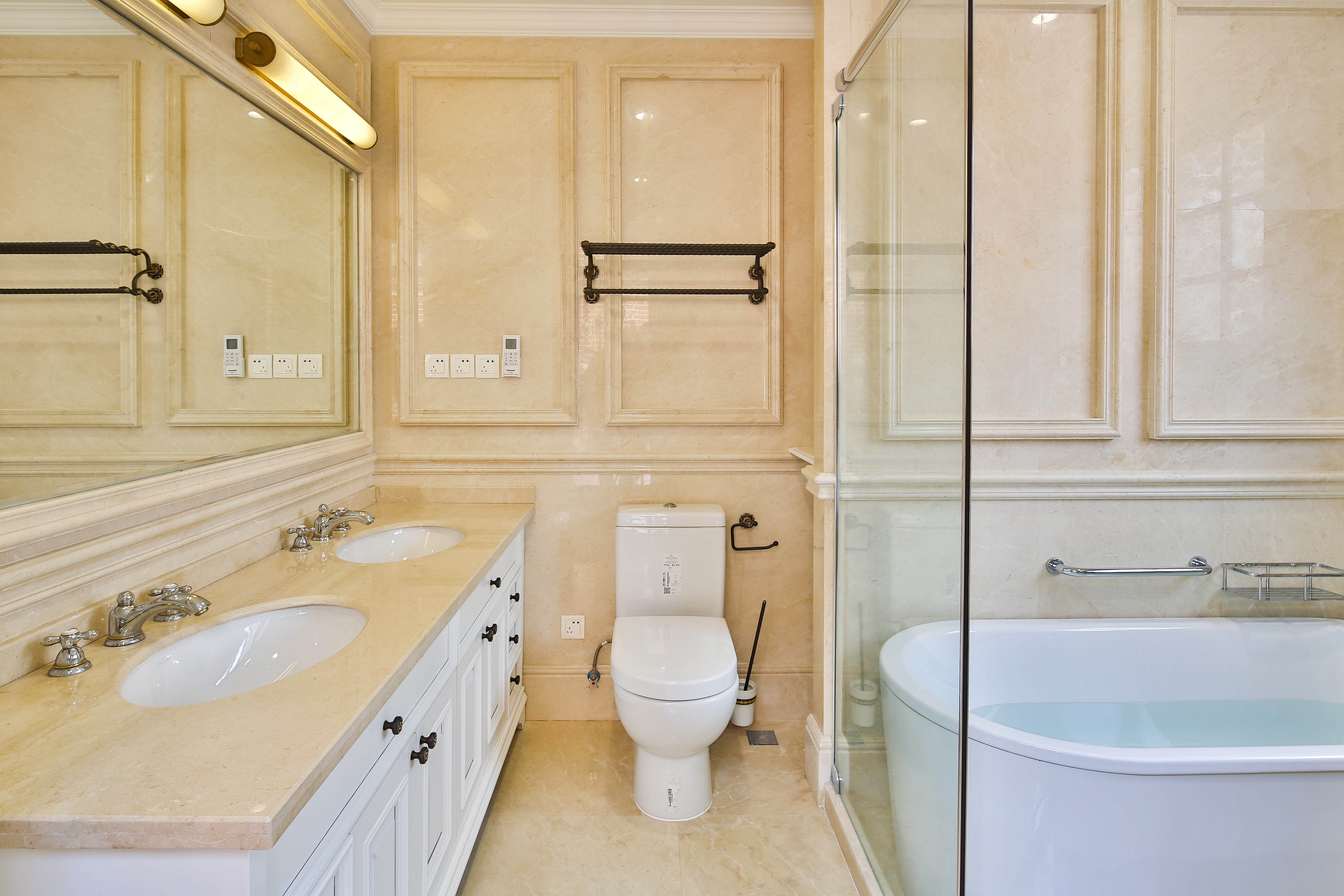卫生间马桶装修效果图好看的美式风格别墅卫浴设计美式卫生间设计图片赏析