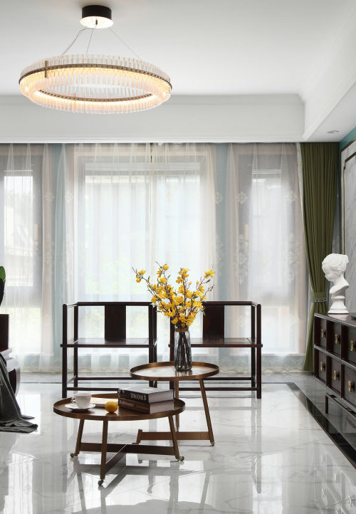 客厅窗帘装修效果图明亮85平中式复式客厅装修案例