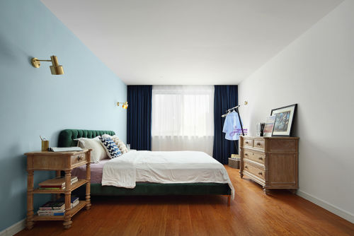 卧室窗帘装修效果图明亮73平北欧复式卧室效果图欣