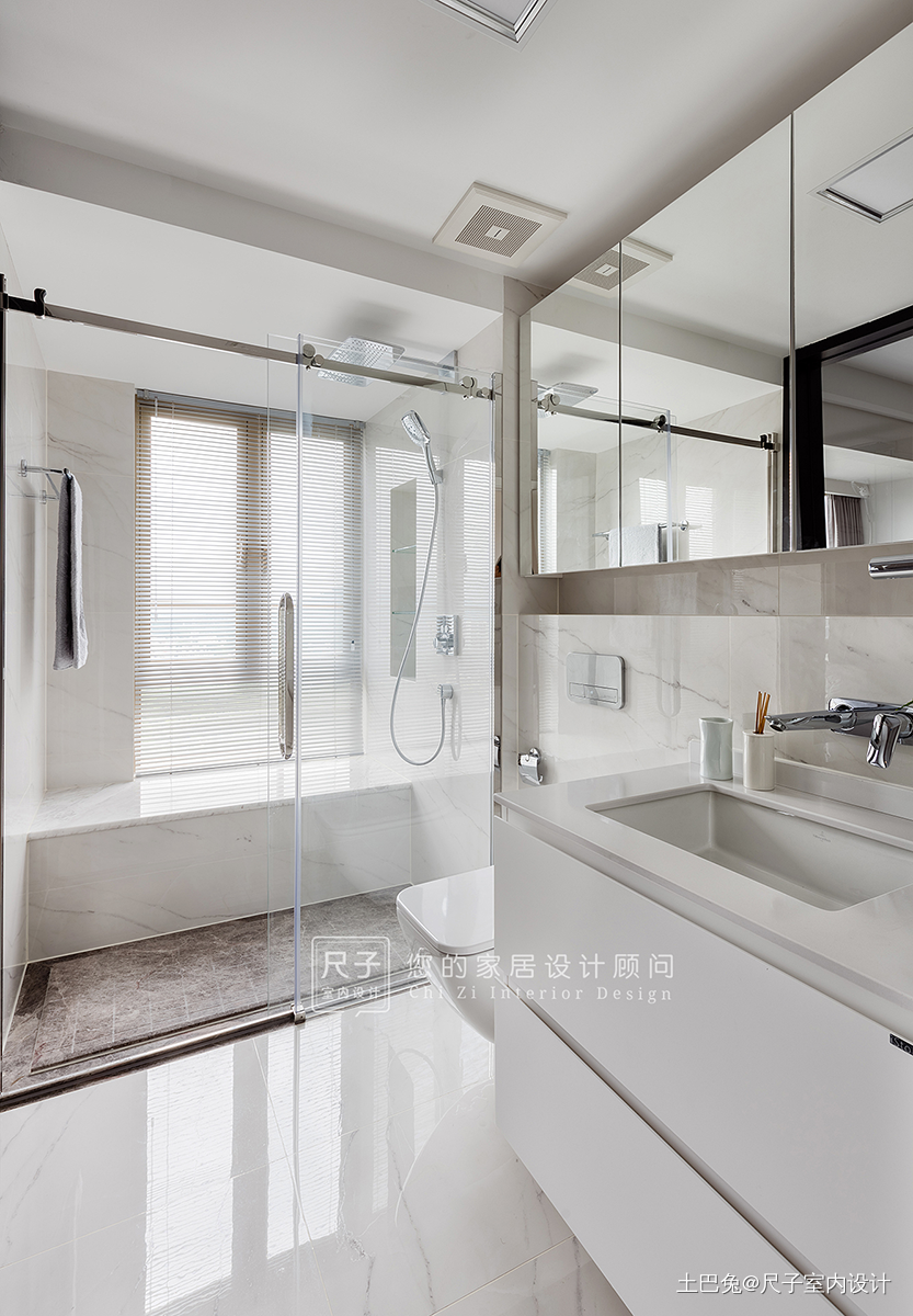 现代四居卫浴设计现代简约卫生间设计图片赏析