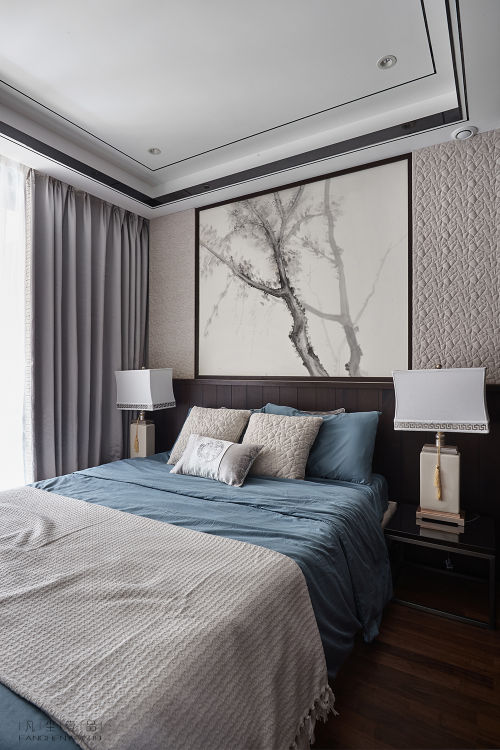 卧室窗帘装修效果图温馨66平中式复式卧室效果图