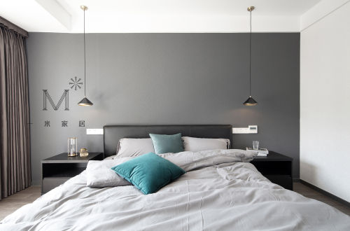 卧室床装修效果图轻奢85平现代三居卧室效果图片
