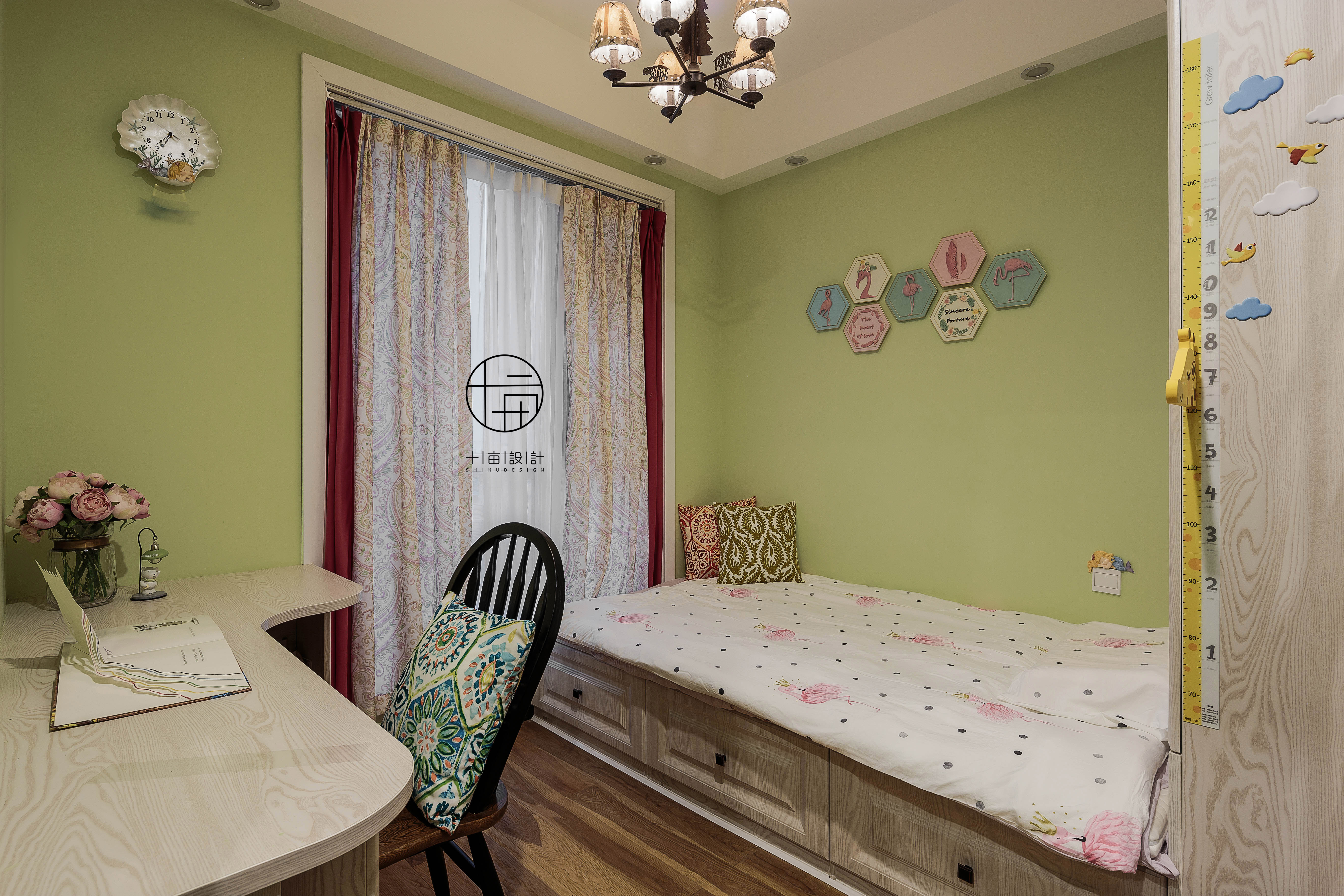 卧室木地板2装修效果图华丽89平美式三居儿童房装修美美式卧室设计图片赏析