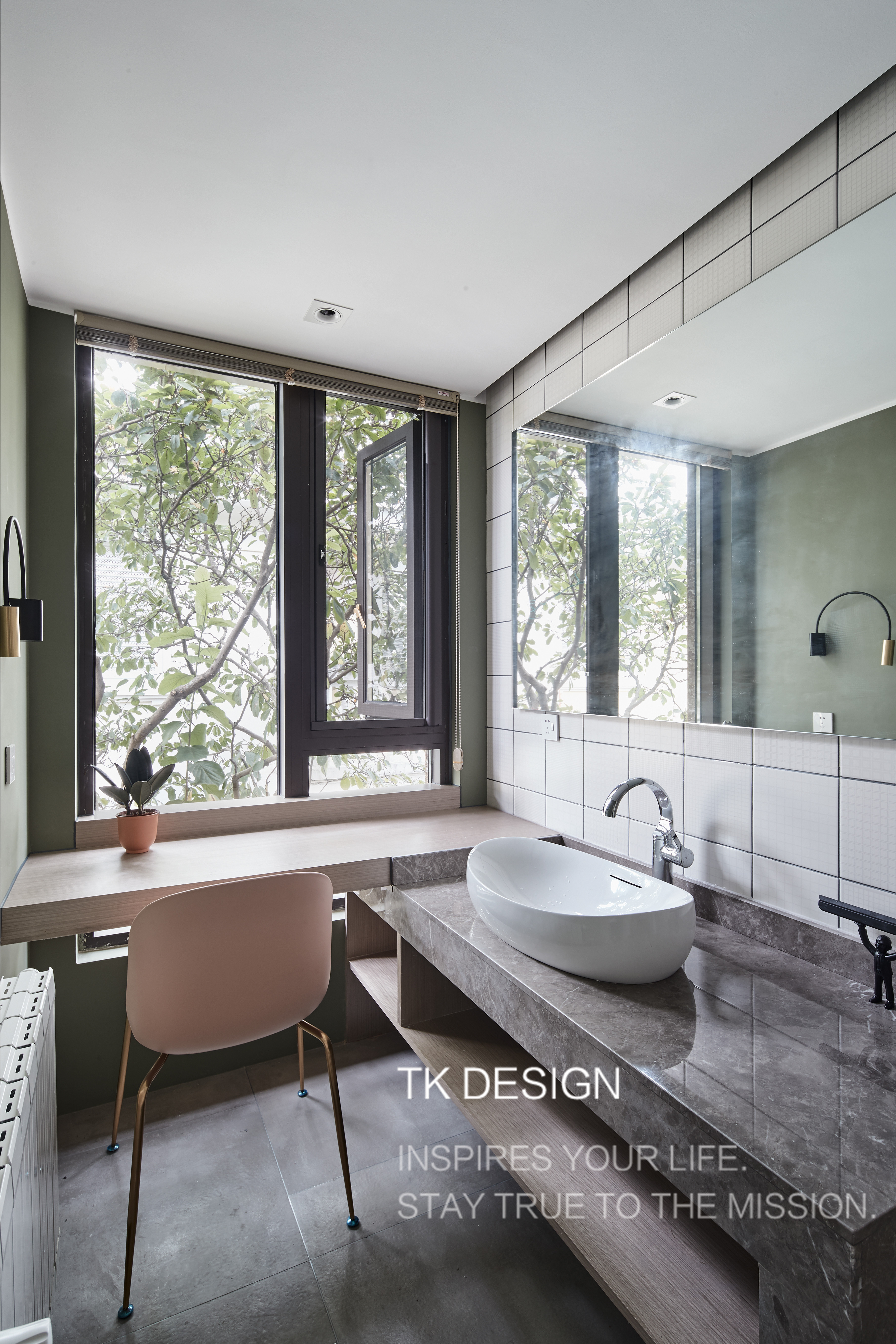 卫生间浴缸装修效果图明亮123平美式三居卫生间设计美式卫生间设计图片赏析