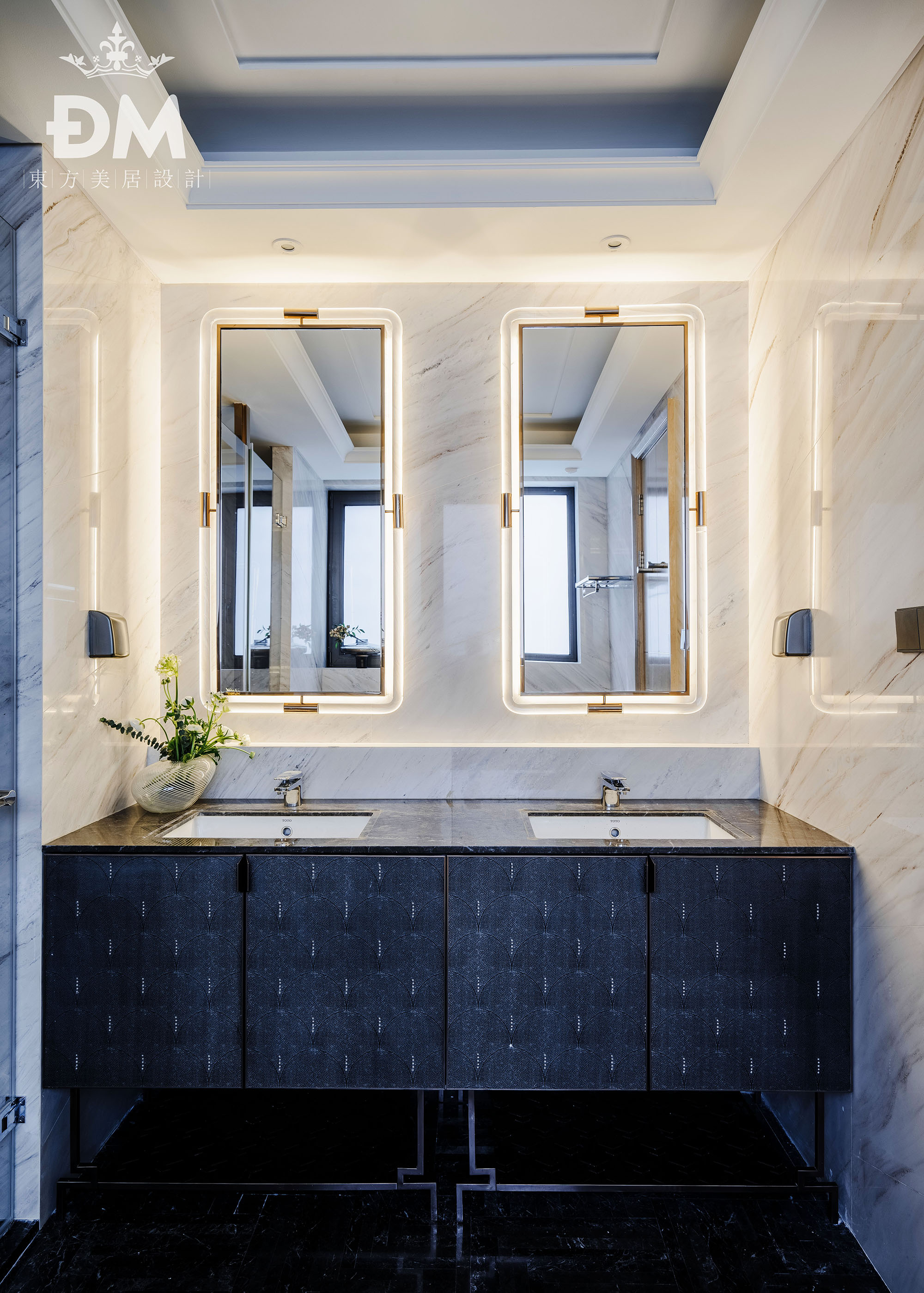 卫生间橱柜1装修效果图低奢大平层卫浴洗手台设计图片现代简约卫生间设计图片赏析