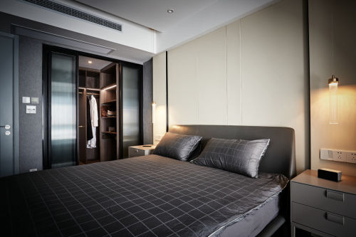 卧室床头柜装修效果图温馨73平现代三居卧室设计图