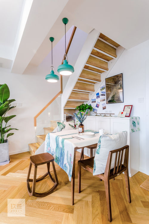 厨房木地板装修效果图简洁71平北欧二居餐厅设计效果