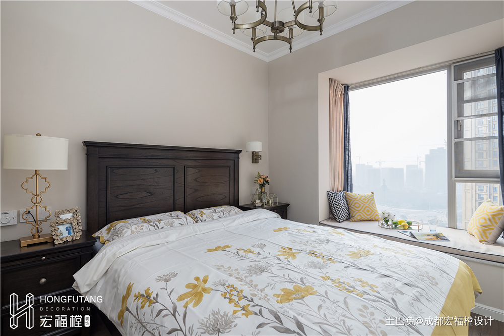 华丽107平美式三居卧室布置图美式卧室设计图片赏析