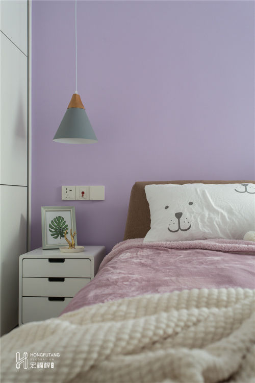 紫色卧室床头柜2装修效果图精致79平北欧二居卧室美图