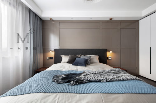 卧室床头柜装修效果图240㎡现代北欧次卧实景图