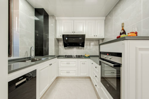 餐厅橱柜装修效果图温馨111平美式三居厨房设计案