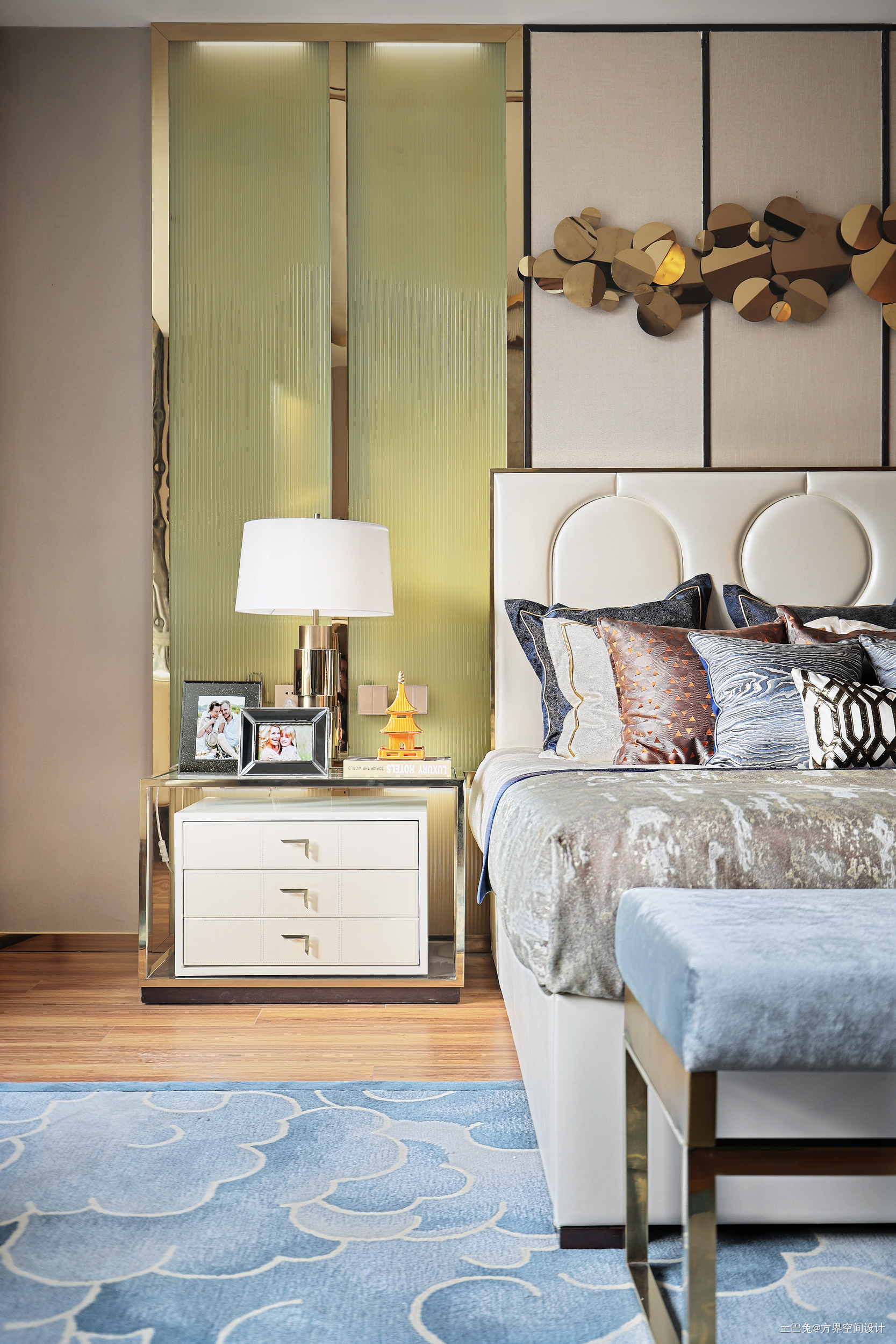 现代样板房卧室床头柜设计北欧风卧室设计图片赏析