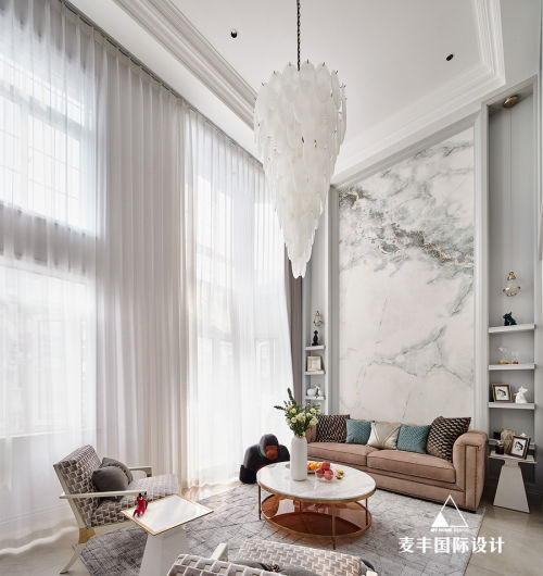 美式轻奢复式客厅吊灯图片客厅沙发151-200m²复式美式经典家装装修案例效果图