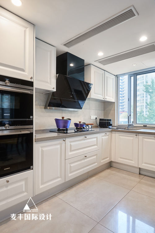 白色美式经典餐厅橱柜装修效果图美式轻奢复式厨房图片