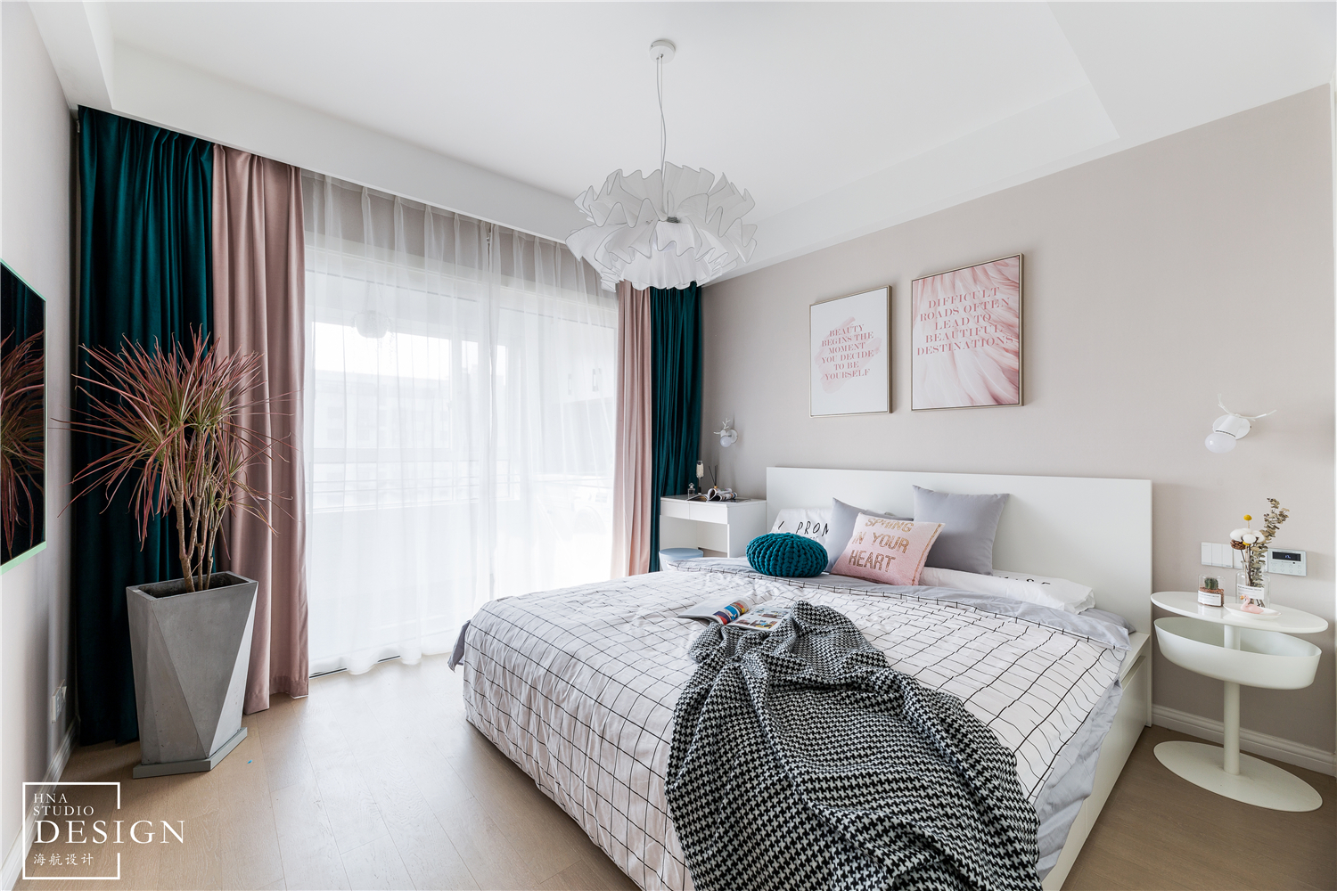 卧室窗帘1装修效果图粉色浪漫北欧风卧室设计图北欧风卧室设计图片赏析