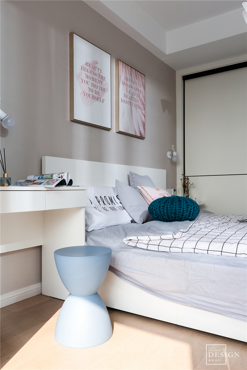 卧室衣柜3装修效果图粉色浪漫北欧风主卧设计图北欧风卧室设计图片赏析