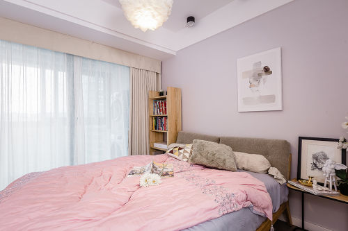 平现代二居卧室装修案例卧室窗帘设计图片赏析