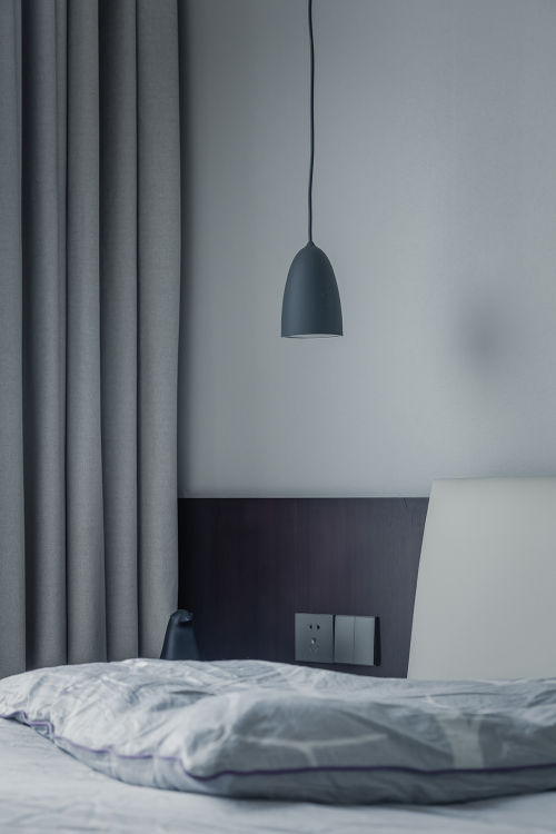 卧室床装修效果图典雅74平现代三居卧室实景图片