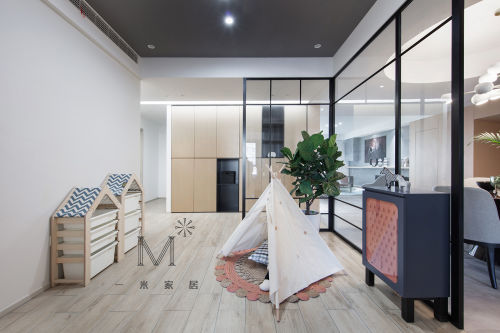 精致117平简约四居设计案例客厅木地板现代简约客厅设计图片赏析