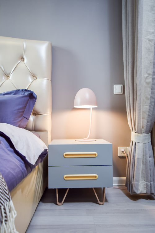 卧室床头柜装修效果图优雅39平现代小户型卧室布置图