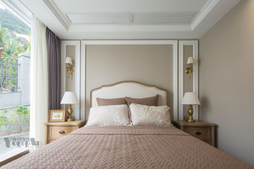 卧室床头柜2装修效果图美式别墅卧室床头灯图片
