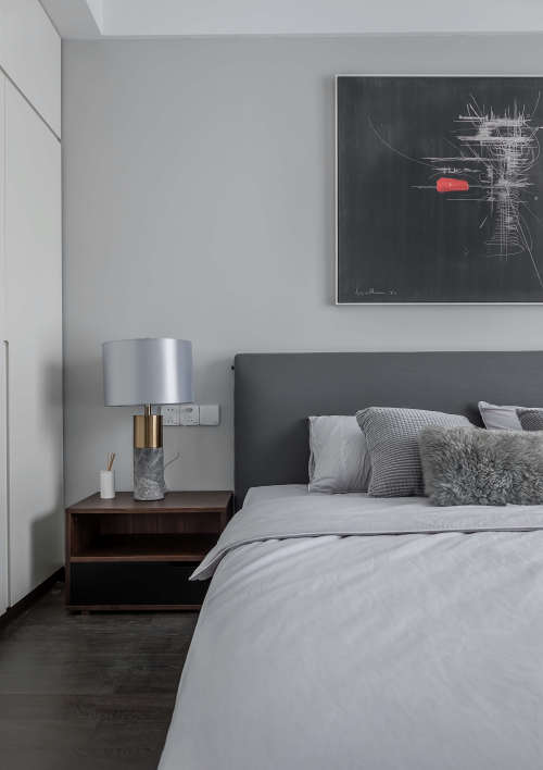 卧室床头柜装修效果图二分之一灰现代复式卧室设计图