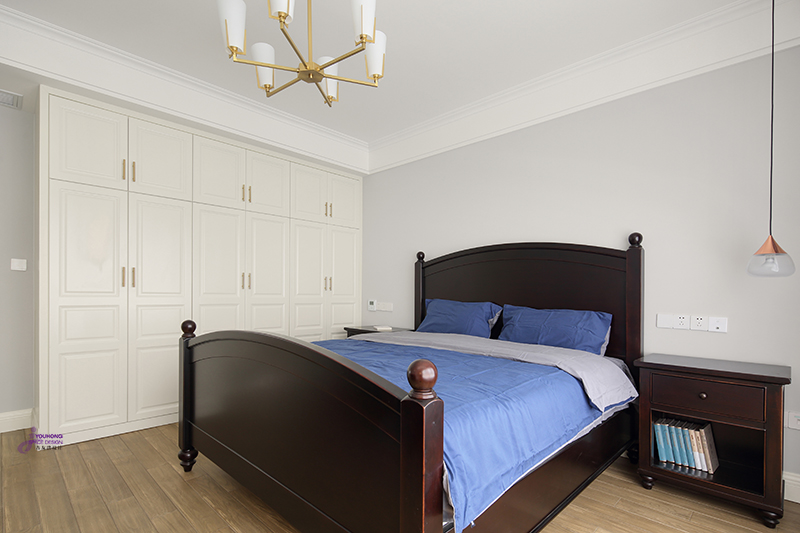 卧室床头柜1装修效果图典雅61平美式复式卧室美图美式卧室设计图片赏析