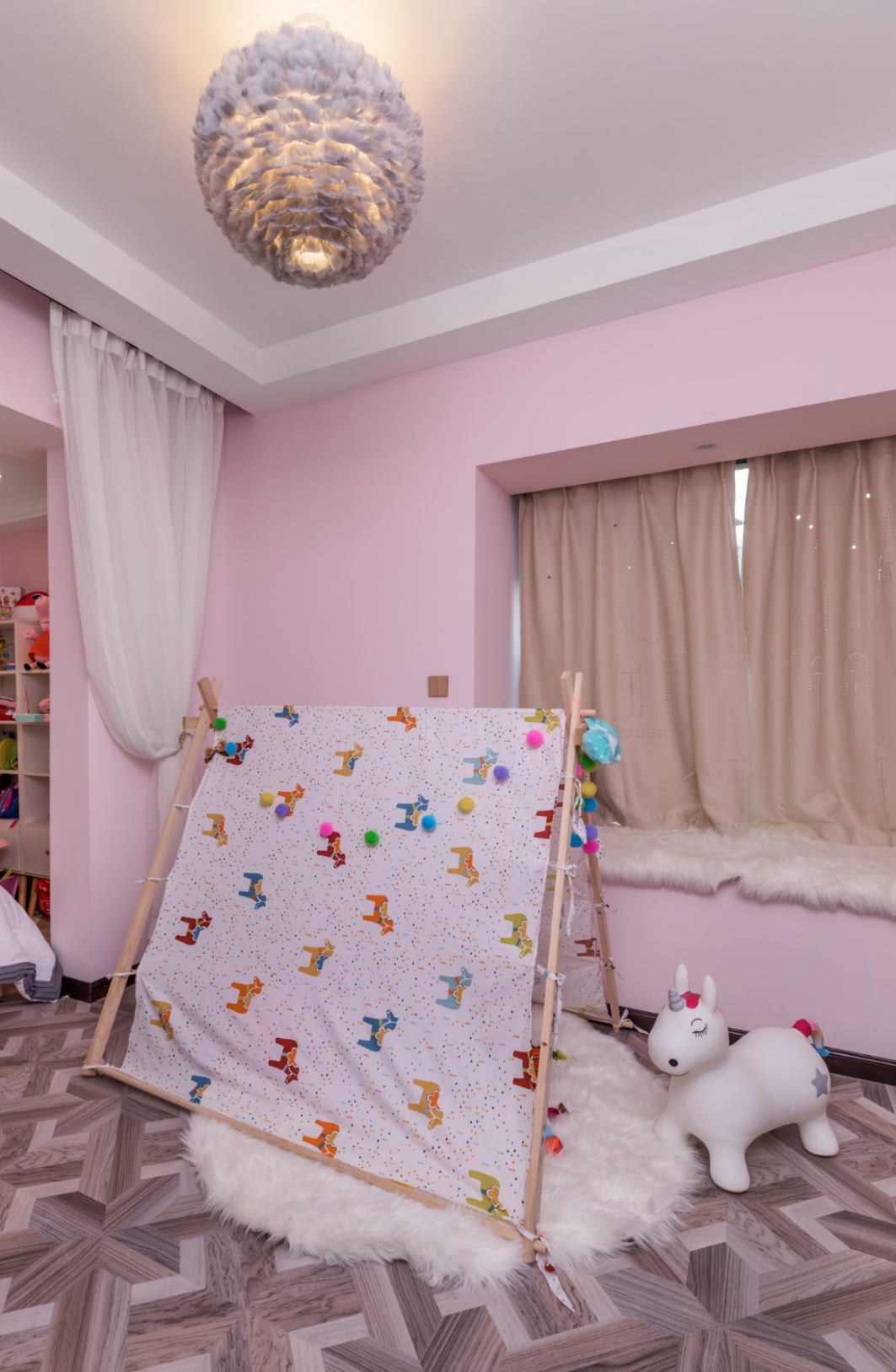 卧室窗帘装修效果图轻奢130平北欧三居儿童房装修北欧风卧室设计图片赏析