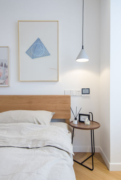 卧室床头柜装修效果图温馨39平现代小户型卧室设计案