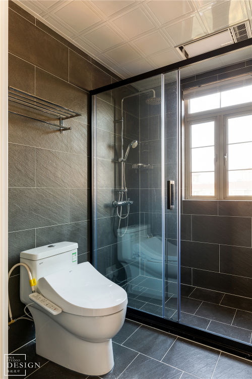 卫生间马桶装修效果图诗意现代风卫浴设计图片