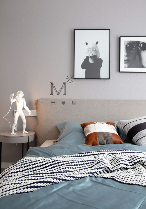 卧室床头柜装修效果图105㎡现代北欧卧室装饰画设计