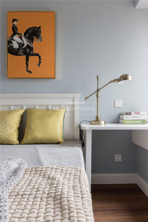 卧室床头柜装修效果图精致美式卧室床头灯图片