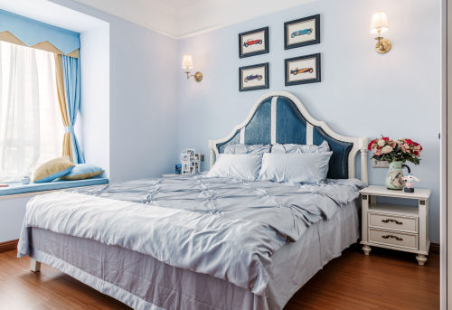 卧室窗帘装修效果图温馨66平美式二居卧室实拍图