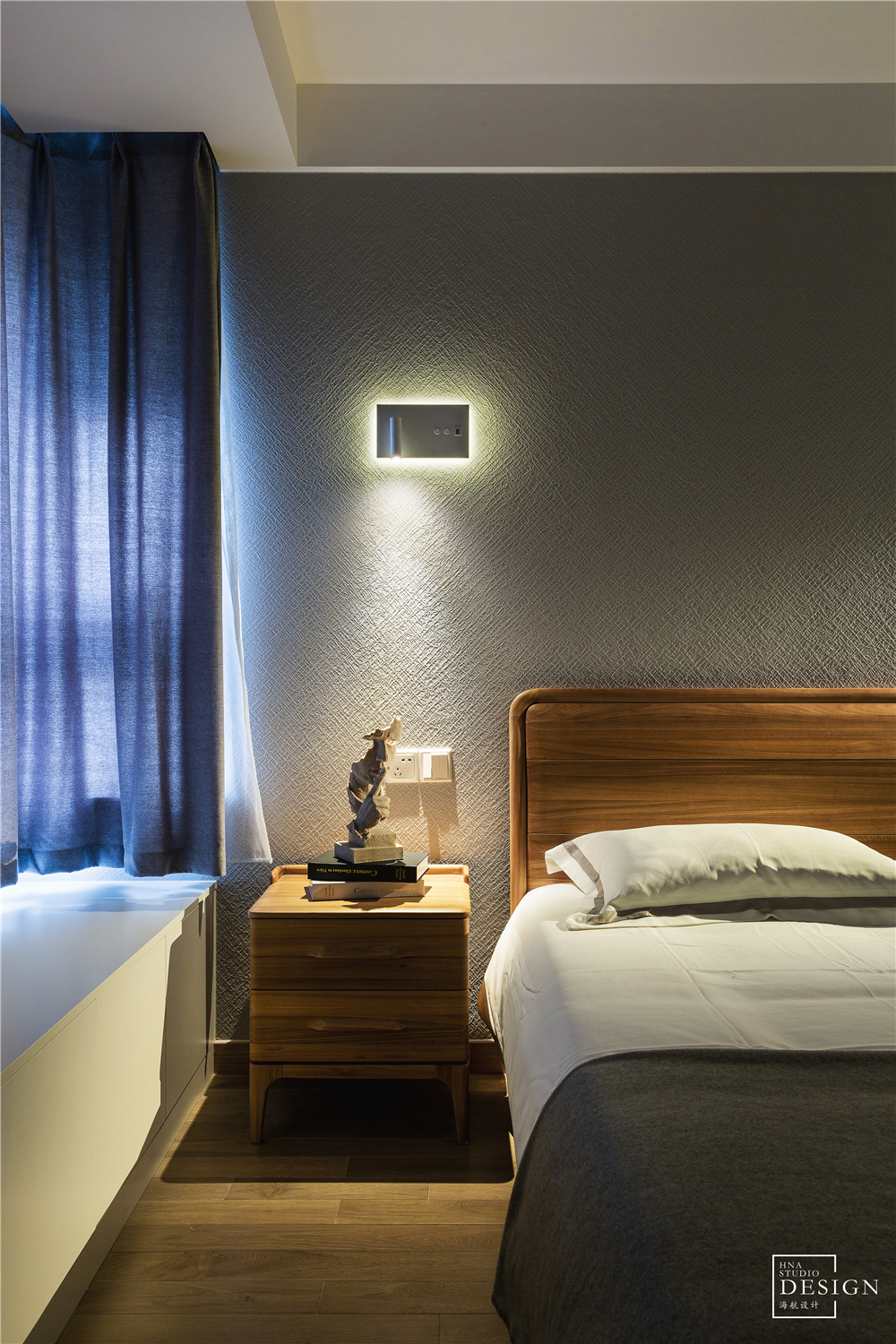 卧室床头柜2装修效果图简单北欧风卧室壁灯设计图北欧风卧室设计图片赏析