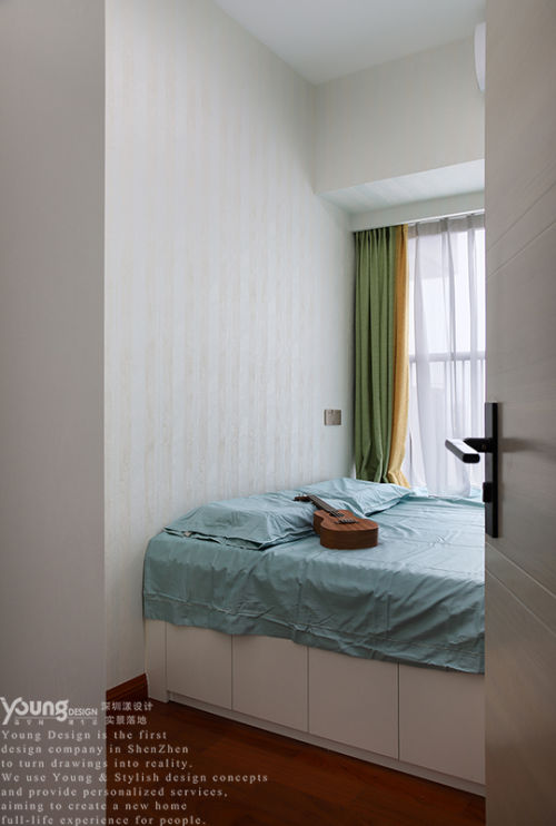 卧室窗帘3装修效果图精美109平现代三居卧室实景图