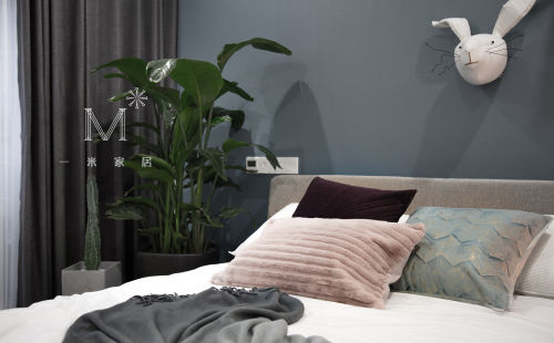 卧室床装修效果图简洁84平现代二居装修效果图