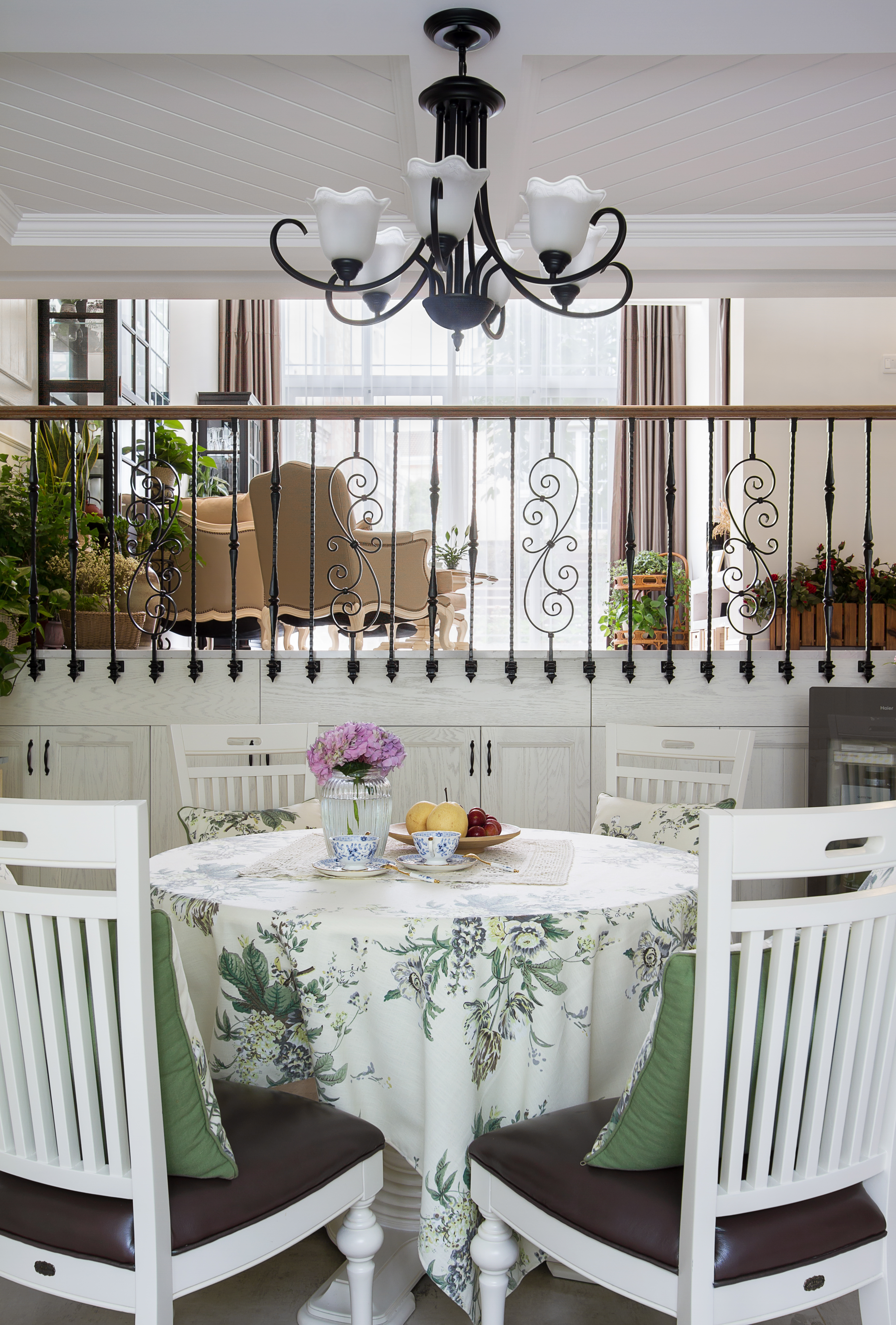 厨房窗帘装修效果图独墅苑美式餐厅吊灯设计美式餐厅设计图片赏析