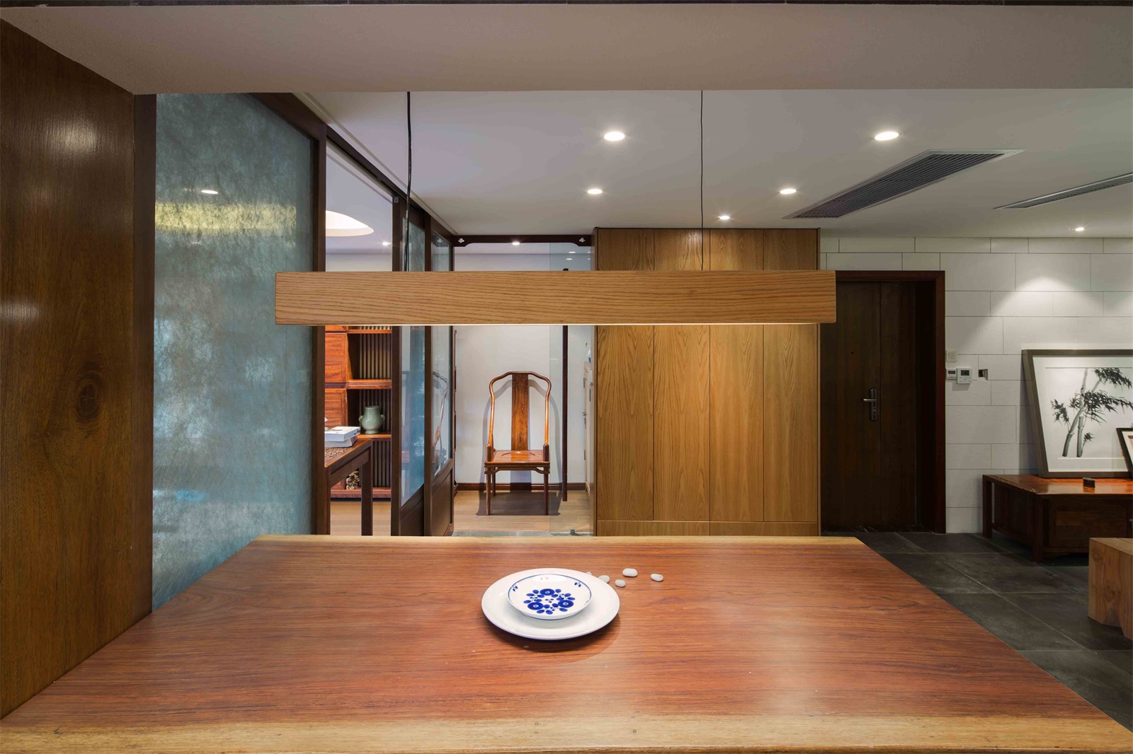 厨房木地板装修效果图优雅91平现代四居餐厅装潢图现代简约餐厅设计图片赏析