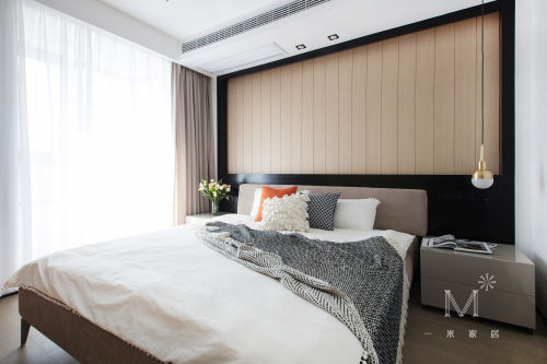 卧室床头柜装修效果图温馨86平LOFT二居装修设计
