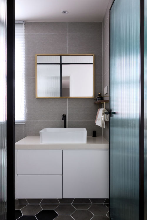 卫生间洗漱台装修效果图现代风二居卫浴设计图片