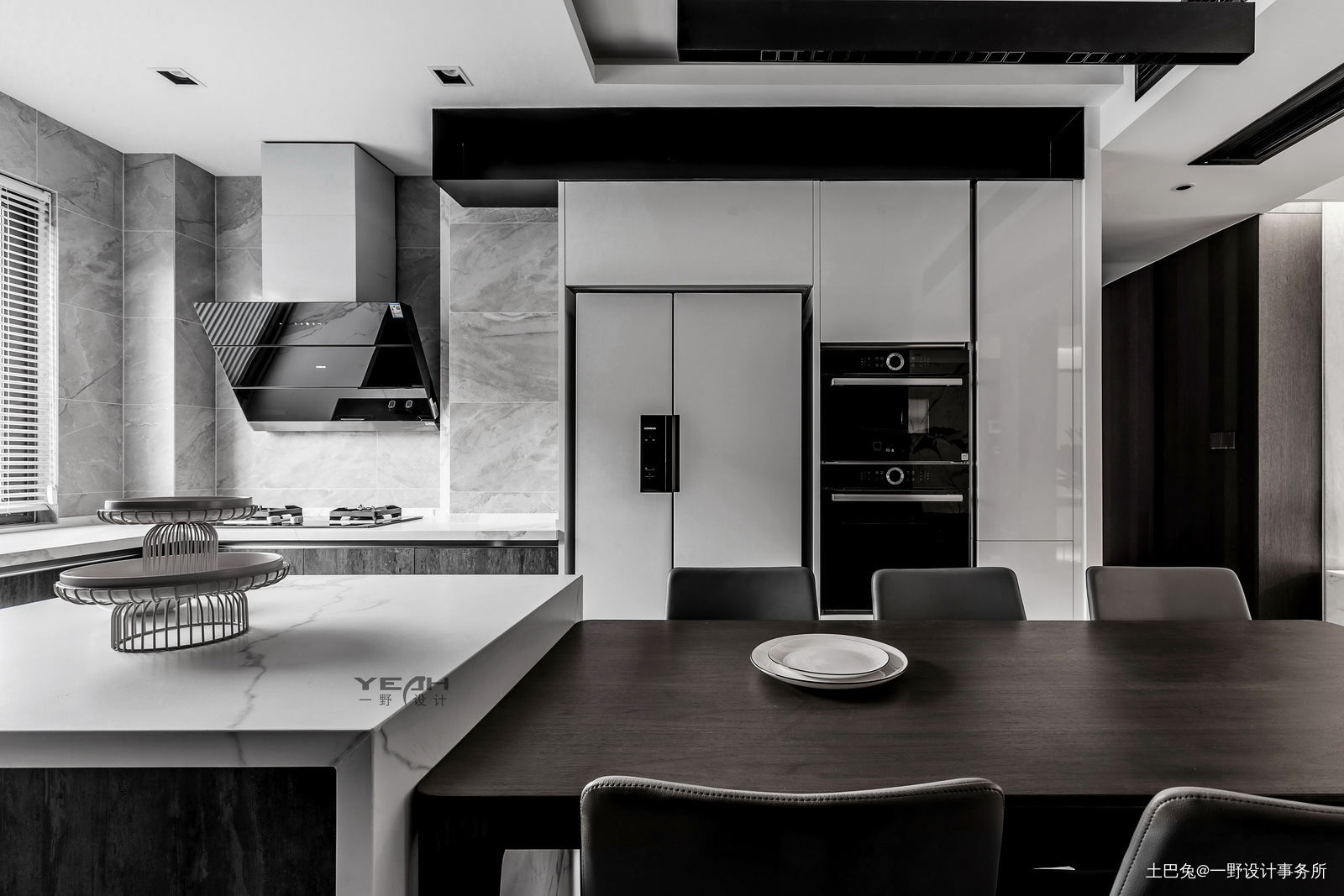 140m²现代黑白灰厨房实景图现代简约厨房设计图片赏析