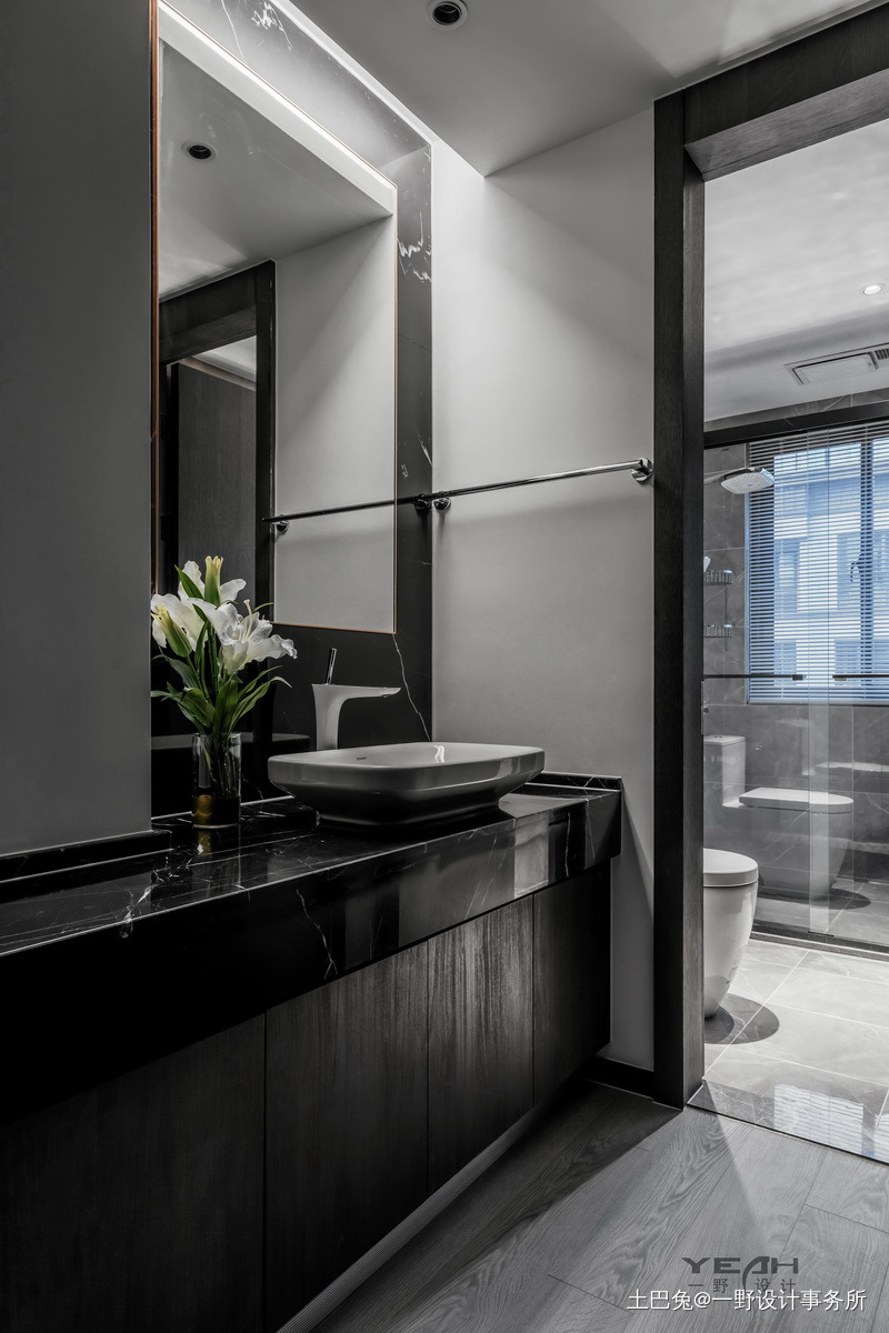 140m²现代黑白灰卫浴设计图现代简约卫生间设计图片赏析